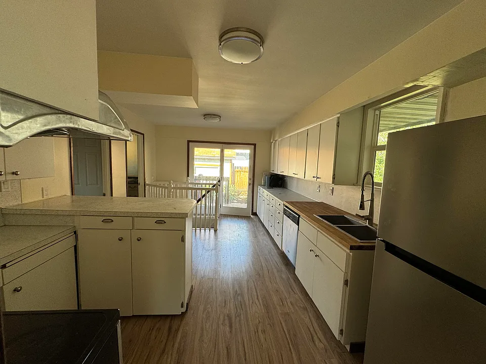 Kitchen upper level