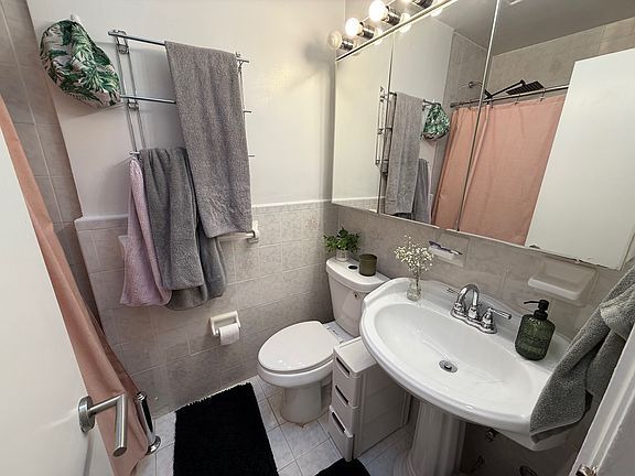 4th image of 31-13 23rd St #2B