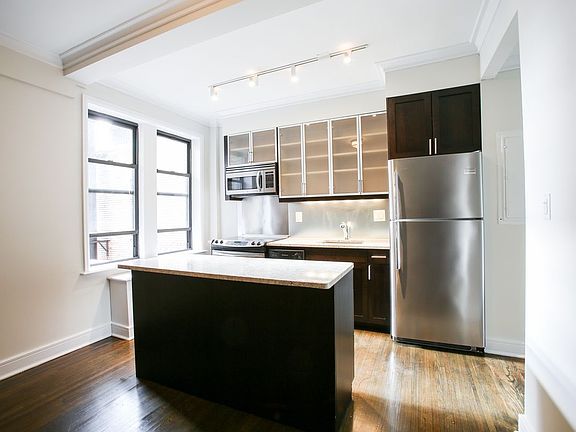 5th image of 210 W 70th St APT 1508