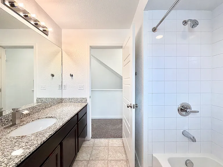 2nd Floor Full Bathroom