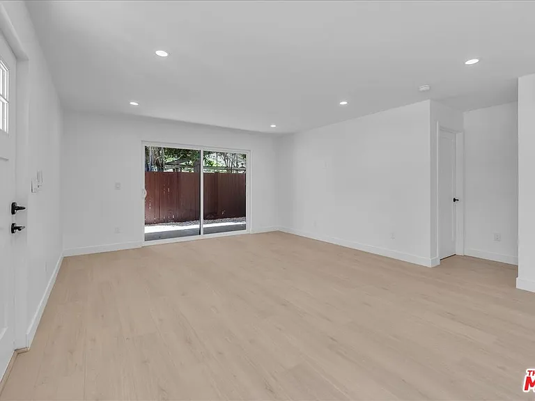 6913 Encino Ave #LOWER — Photo 8