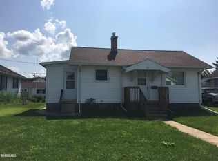 302 Maple St, Hanover, IL 61041