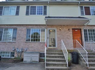 132 Pelican Cir, Staten Island, NY 10306