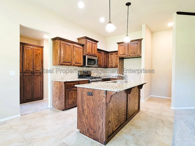 4500 Oasis Ct — Photo 8