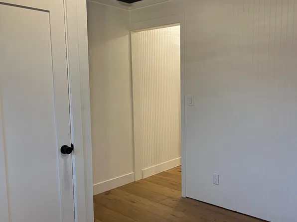 133 Winslow Way E APT 4, Bainbridge Island, WA 98110