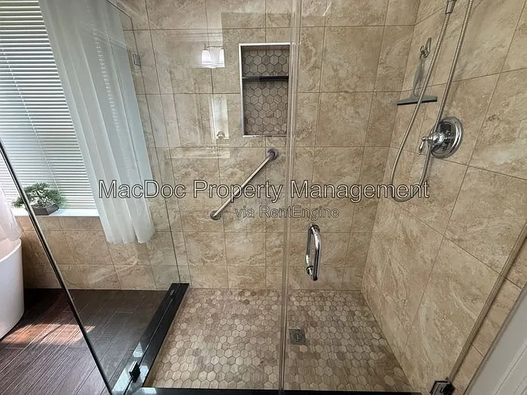 1404 Graham Dr — Photo 53