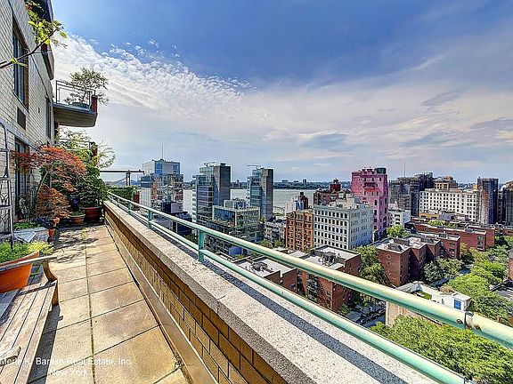 5th image of 140 Charles St #17CT