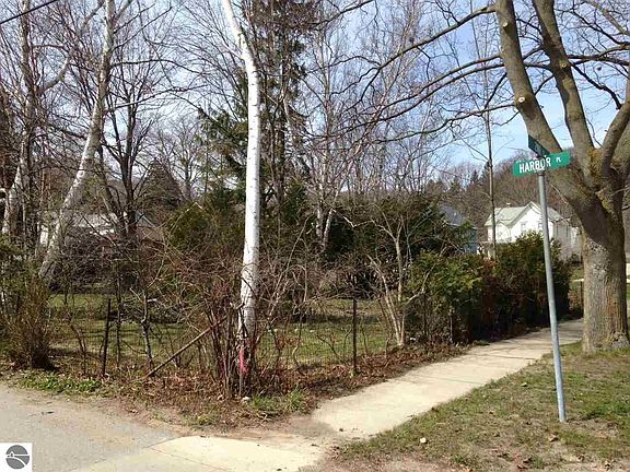 2nd image of 130 Leelanau Ave
