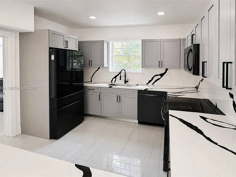 516 La Villa Dr — Photo 5