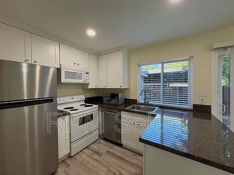 2 bed, 1.5 bath, 1014 sqft, $1,850 — Photo 3