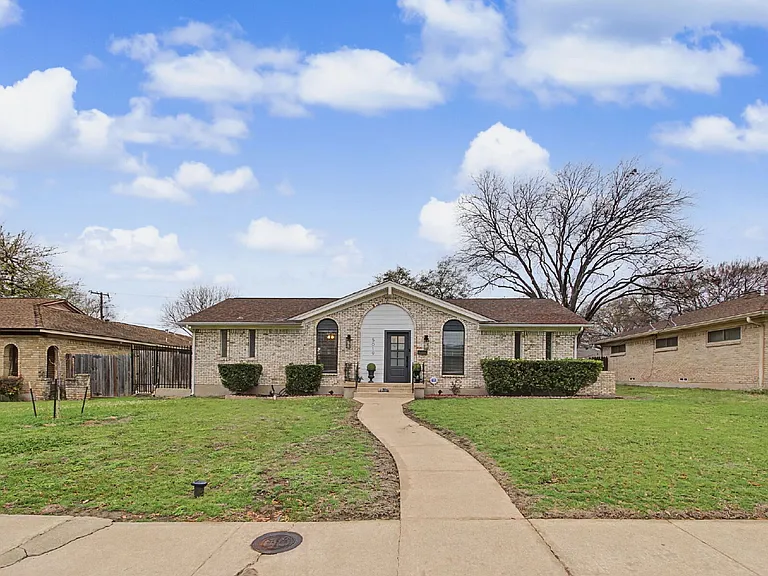 5019 Blanchard Dr — Photo 3
