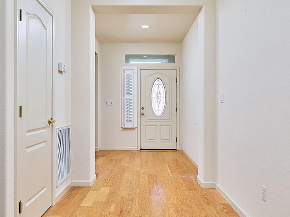 3rd image of 332 Brockton Place