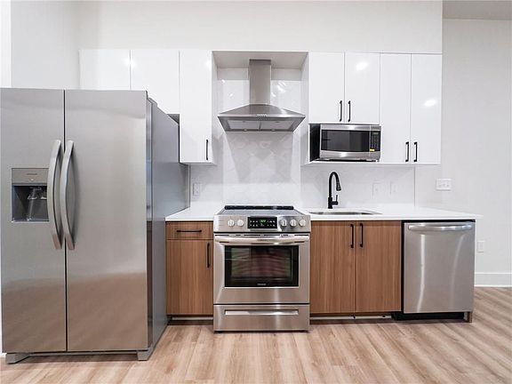 5th image of 112 Rogers St NE #202