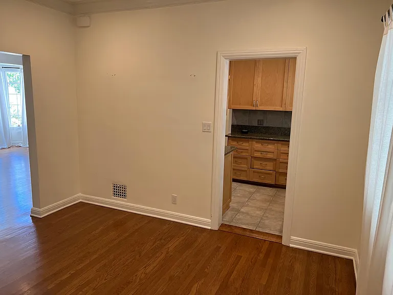 156 S Spalding Dr — Photo 6