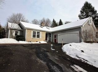 17 Olde Orchard Ln, Fairport, NY 14450
