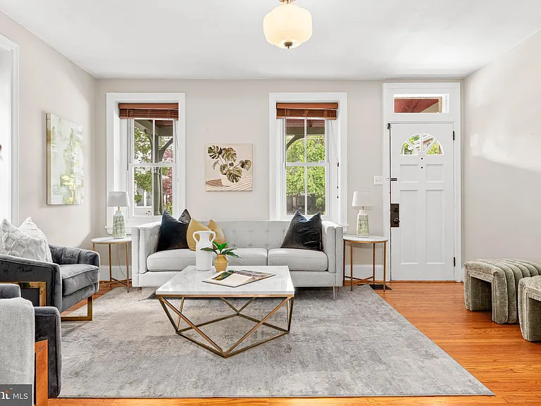 212 E Benezet St — Photo 3