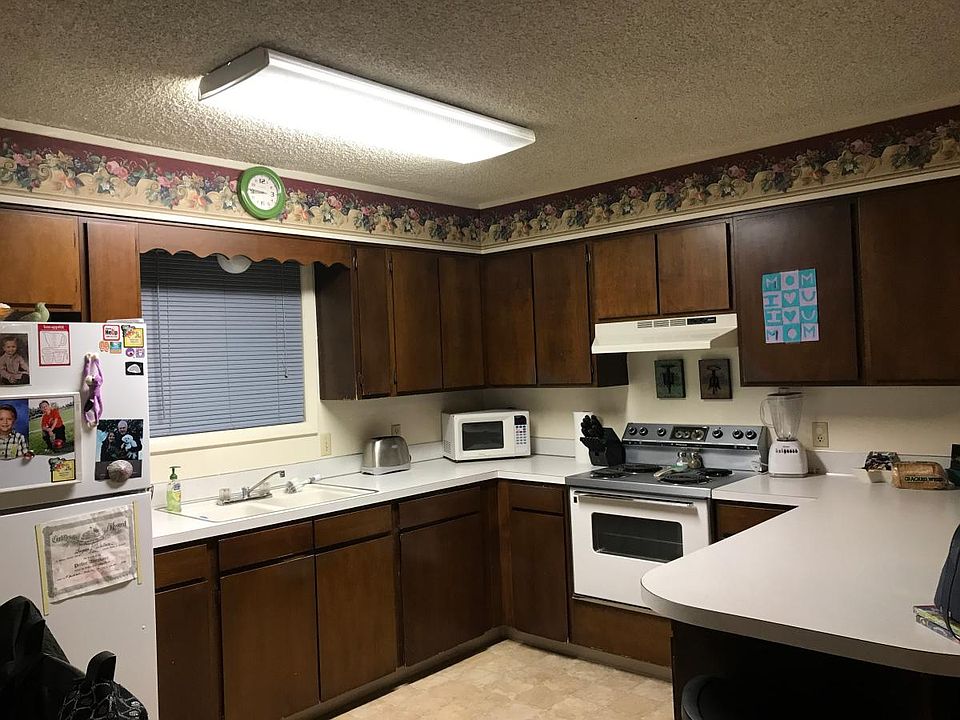 2nd image of 11142 W 1st St