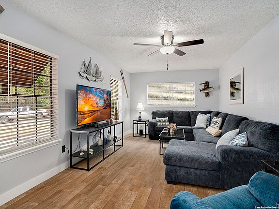 3rd image of 2615 Robinhood DR
