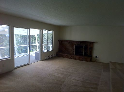 5th image of 4610A Fir Dr NE