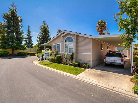 3rd image of 3032 Oakbridge Dr