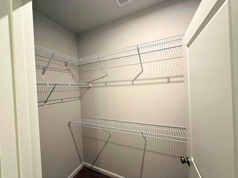 144 Gervais Cir — Photo 15