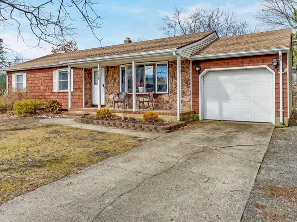 536 Pacific Ave, Beachwood, NJ 08722