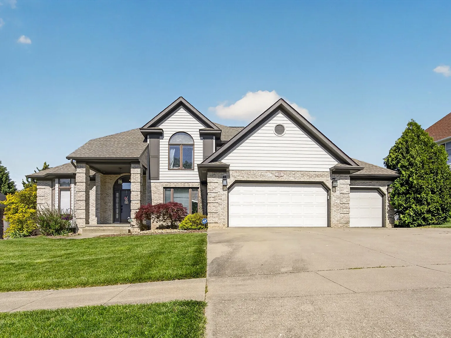 5 bed, 4157 sqft, $3,000 — Photo 1