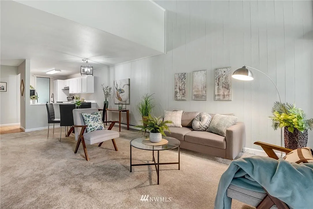 2 bed, 1.5 bath, 1048 sqft, $2,700 — Photo 2