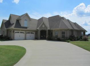 117 Plantation Springs Dr, Florence, AL 35630