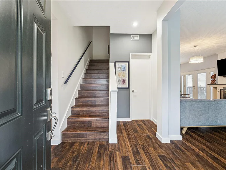 2100 Tanglewilde St #373 — Photo 2