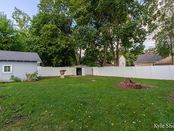 3rd image of 2138 Greenfield Ave SW