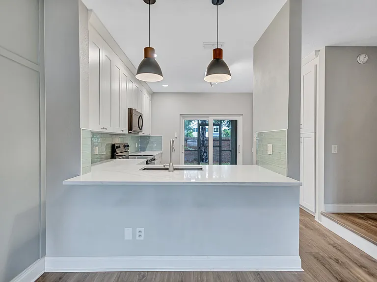12450 Berkeley Square Dr — Photo 6