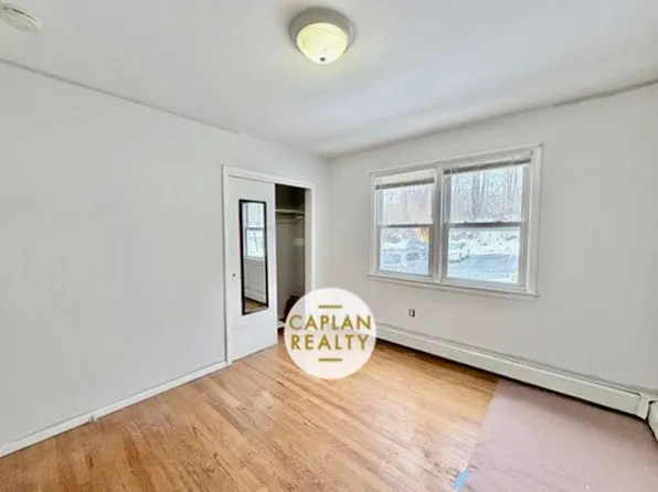 44 Oak Ridge Dr, New Haven, CT