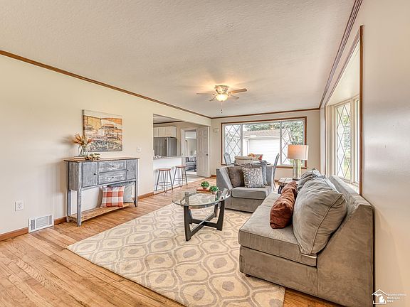 3rd image of 4464 W Albain Rd