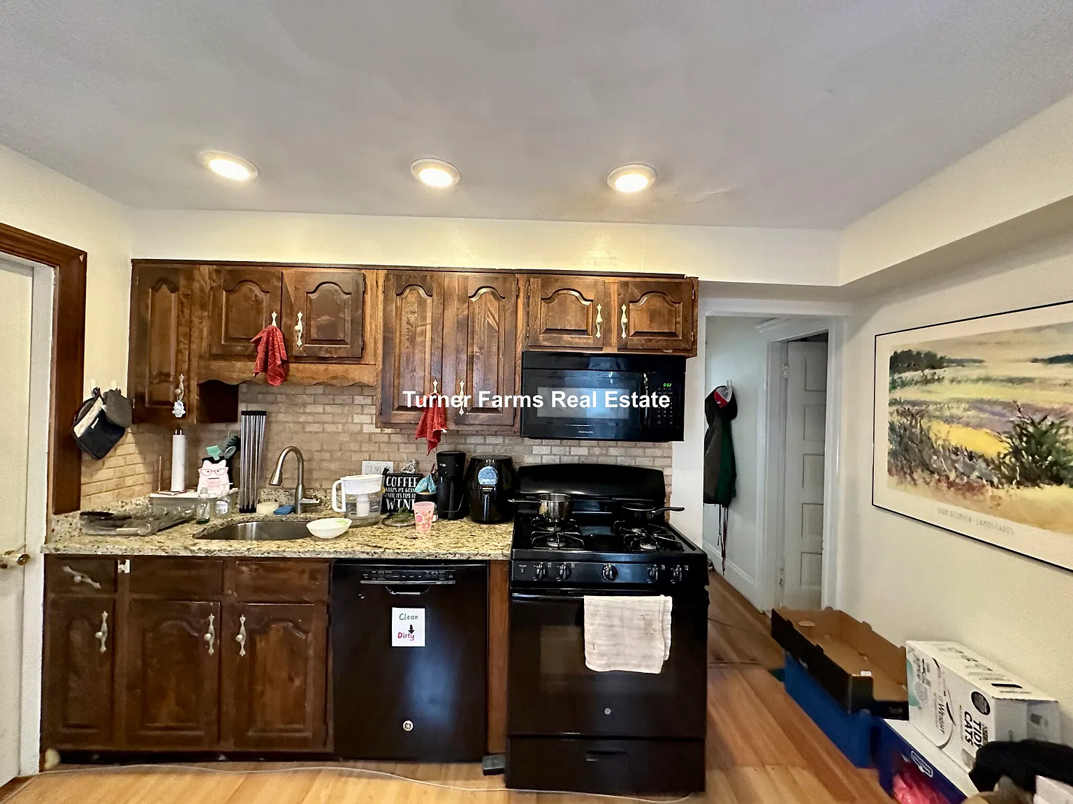 3 bed, 9999 sqft, $3,300 — Photo 3