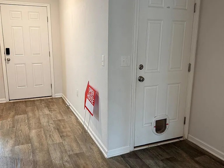 5628 Fulcina Ct — Photo 8