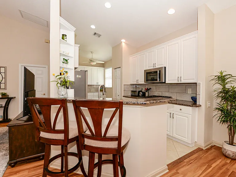 421 NW Sunview Way — Photo 14