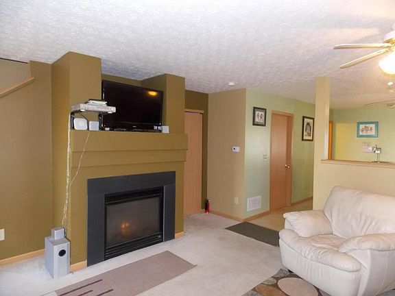 3rd image of 4681 Lyndenhall Dr