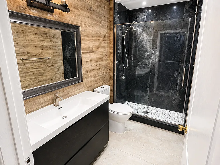 2nd floor Bathroom