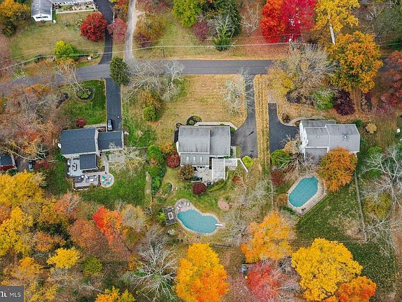 4th image of 45 Springs Dr