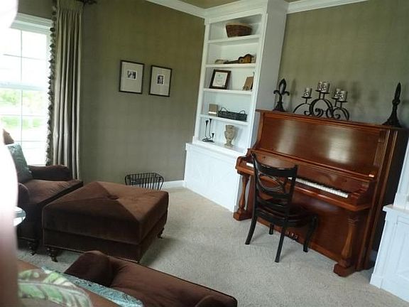 4th image of 204 Dogwood Ln