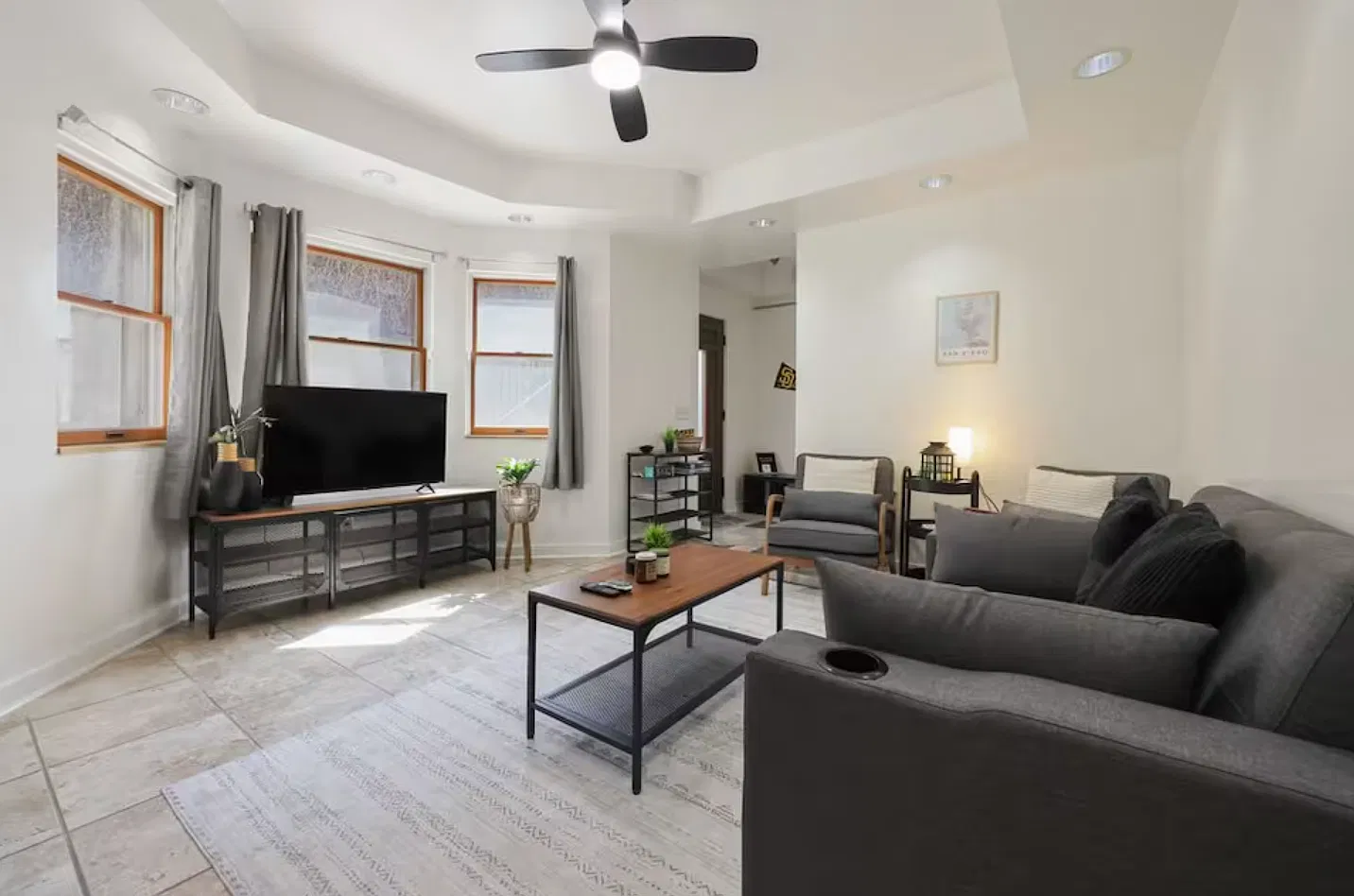 2 bed, 900 sqft, $2,575 — Photo 2