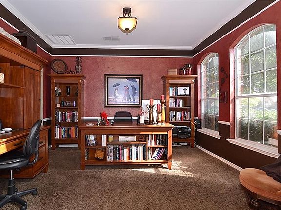 5th image of 172 Newport Dr
