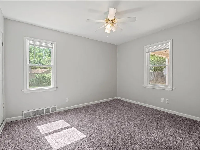 7032 Dearborn St — Photo 17