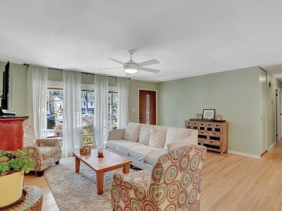 3rd image of 127 Sierra Ln