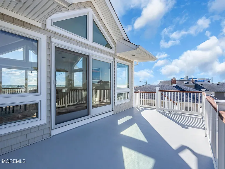 913 N Ocean Ave — Photo 24