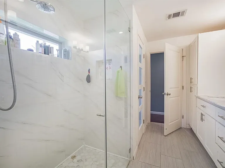 3439 Wentworth St #6 — Photo 11