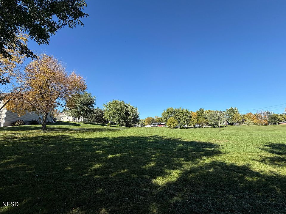 1st image of 1 8th St W