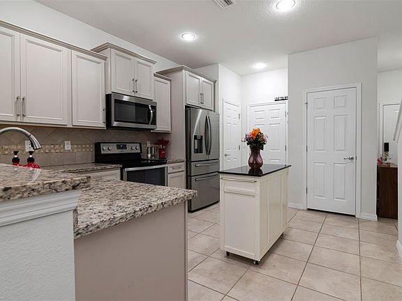 3rd image of 9213 HILLCROFT DRIVE