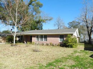 109 Manor Ln, Lake Charles, LA 70605